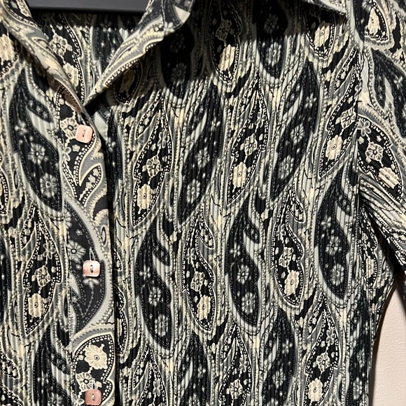 Essentials by Milano Black & Green Tones Leaf/Floral Print l/s Top sz S - Picture 5 of 15